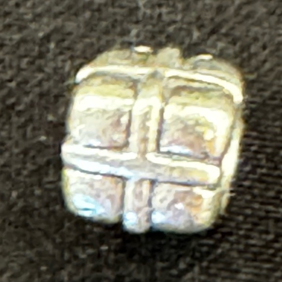 Pandora Silver Gift Box with Bow Charm - Picture 7 of 9